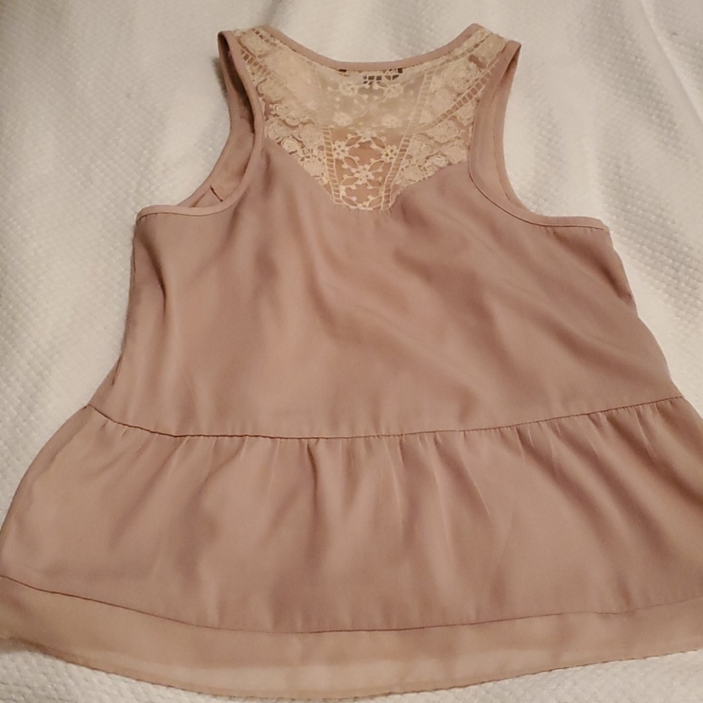 Sleeveless Shiet - Picture 2 of 3
